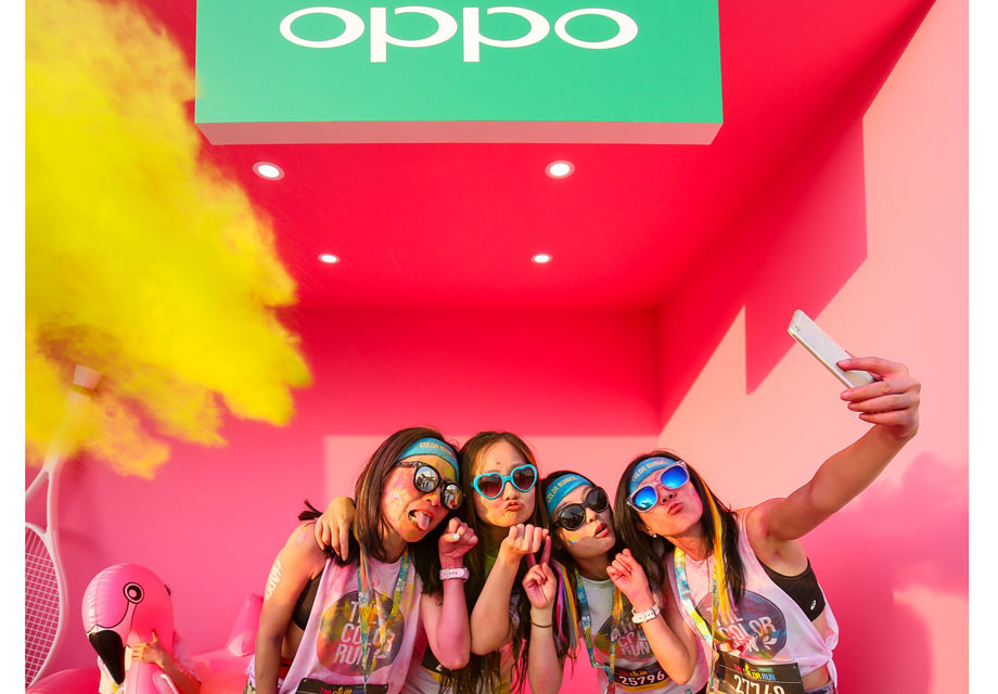 OPPO �˴λ����ֳ�׼���㹻��� R9 �ֻ������ĸ˵Ȼ�������װ�úͻ�������ĳ�����Ƭ�����ֳ���ӡ��ÿ���������������ܲ���Ȥ��ͬʱ�������ĳ�������ɫ��������˲�䡣