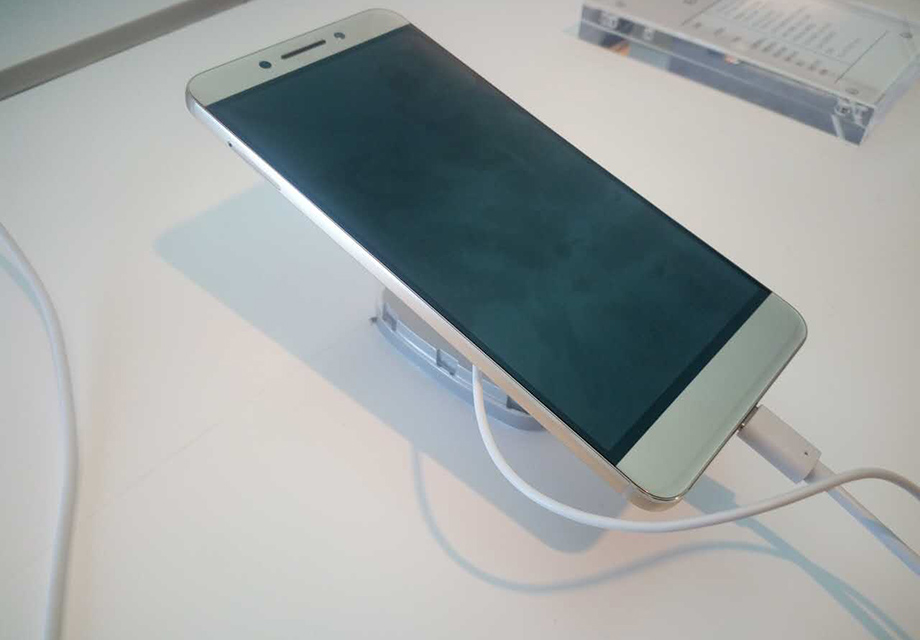 ������Pro3��3.5mm�����ӿڵ�Ȼ����û�У�֧��CDLAȫ������������Ƶ��ʹ����USB Type-C���ڣ�����˫��������93dB����������