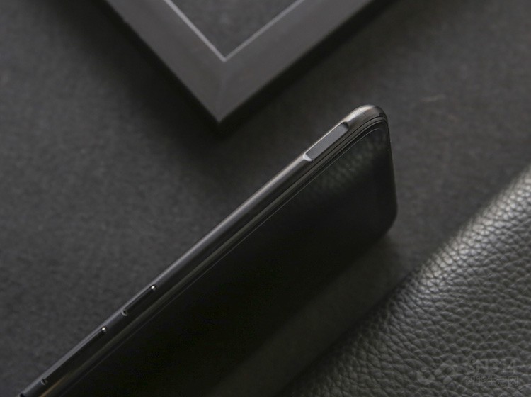 ����Ҳ�Ǳ��κ�ħ3��һ�󿴵㣬������֪�羺�ֻ���һ��������ƽ̨����������ʵ�ָ�����������飬���Ŭ����Ϊ�û��������ſ��˫�ߺ�ħ�ֱ�������PS��XBOXһ��Ĳ�������������ʵ������и���ȭȭ���⣬�ޱ���⣻����BOX�߱��ɲ�жmic�����ʽ�������ö���ͨ�����峺��ʱ����Ϸ������������Ҳ��˿˿��ۡ�