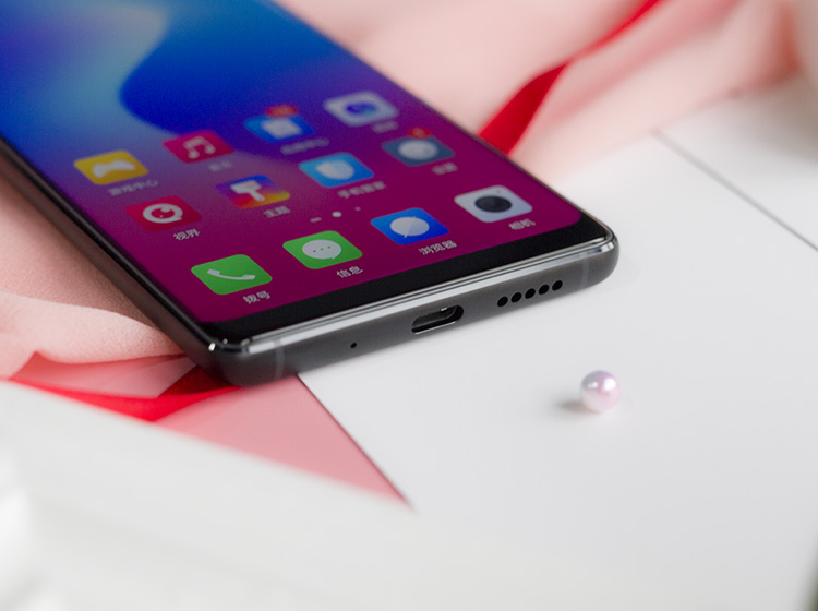 �ۼ۷��棬Ŭ����Z18��6GB+64GB���ۼ�2799Ԫ��8GB+128GB���ۼ�3299Ԫ������ǿյ�ذ��ۼ�3599Ԫ��Ŀǰ�Ѿ�����ԤԼ��������9��11������10��ȫƽ̨���ۣ�