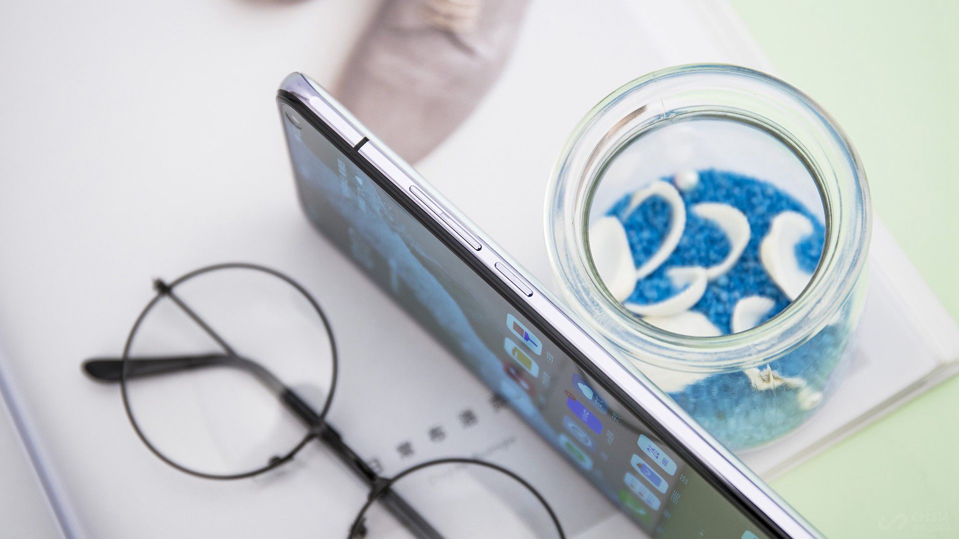 ���5GоƬ���������ܶ�λ���жˣ����ܷ�ͼ��������������730ϵ�еĴ�������ƽ������ȥ���콢��������Ȼ���һ����࣬����Ҳ�ܹ�������󲿷��ճ�ʹ�ó�����