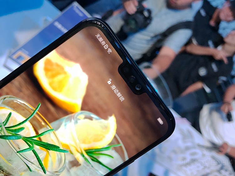 ���У���ҫ8X����6.5 Ӣ������������ռ�ȸߴ�91%���������Ӿ����ܡ�