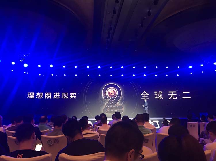 ��ǧ�Ｏ�����ڴ������ܿƼ����޹�˾CEO �Ƶ´���̨���Ʊ�ǧ��Ҫ��ȫ���޶����ֻ�����ָ��������㼼���������ֻ���ҵ���µĴ��졣