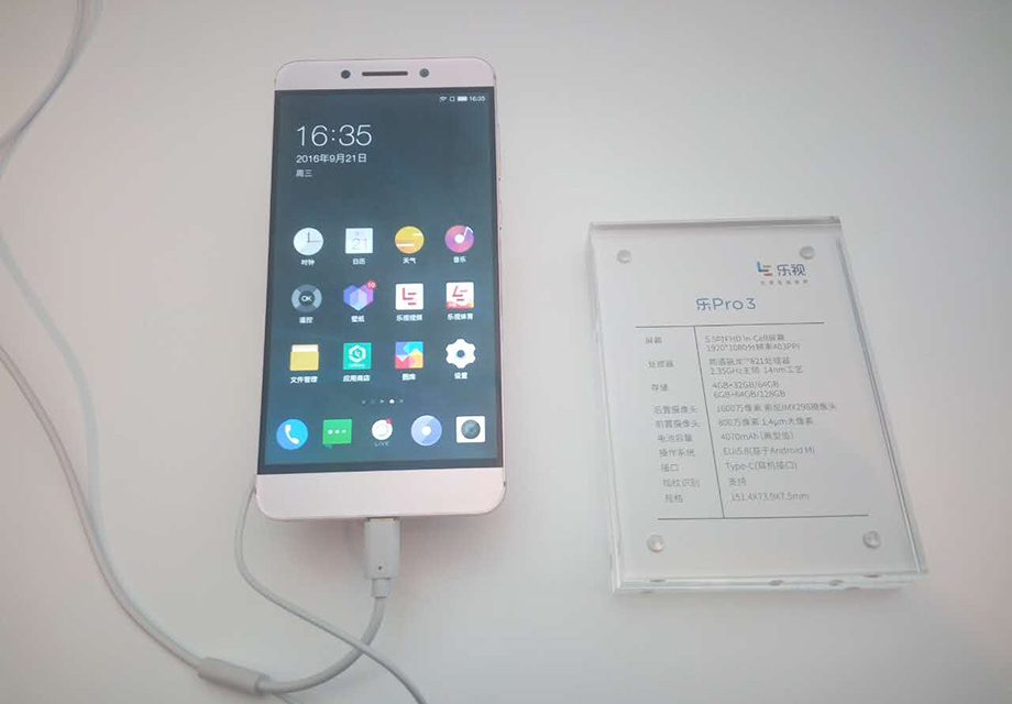 ������Pro3�Ļ������ֻ��7.5���ף����������4070����ʱ������ѧϰ�û�ϰ�ߣ�ȫ���������Ż�ʡ�磬�ɿ���Ƶ22Сʱ������Ϸ11Сʱ��ˢ΢��16Сʱ������15Сʱ��֧��24W QC3.0˫·��䣬�ųƳ��5���ӡ�ͨ��3Сʱ����Сʱ�ɳ���2000����ʱ��