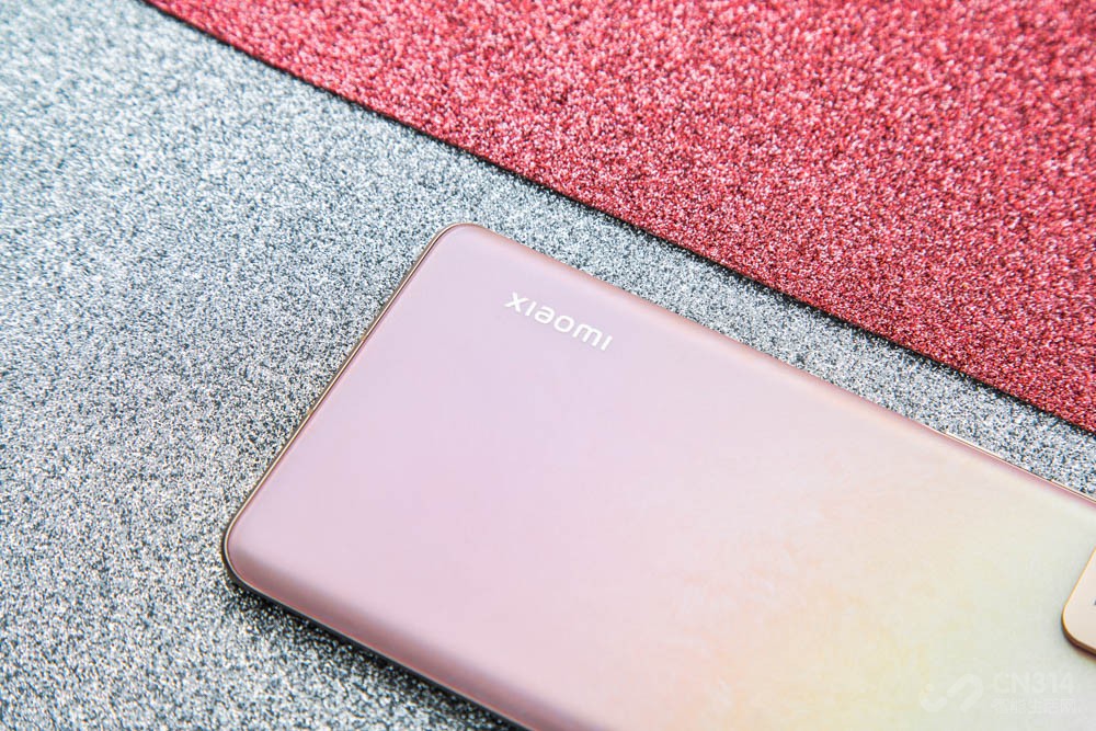 ˿AGմ˿һỬУȥʮϸ壬Ȼǲʣʸмֱ˰֣ߣèĿСټ166gӯ6.98mm˱ˣСCiviֱƷʸУˣ