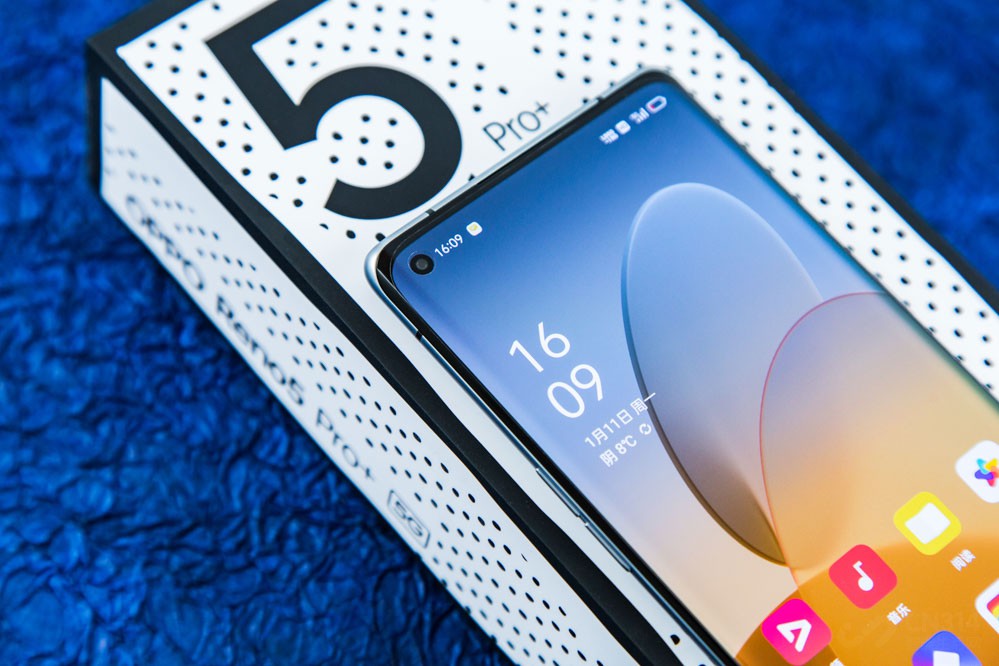 Ļ棬OPPO Reno5 Pro+±ɫ6.5Ӣ90Hzˢʸ߸ǰͷڿףϿھСԲԹۿ̫Ӱ졣