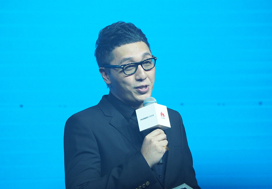 10��14������Ϊnova���û��״μ��棬�»��ķ����벻����λ���ǵļ��˴��ԣ�����������ֻ�Խ��Խ����������ʱ��˧�����õ�����Ϊ��Ʒ�콢��ɫ�˲��١�