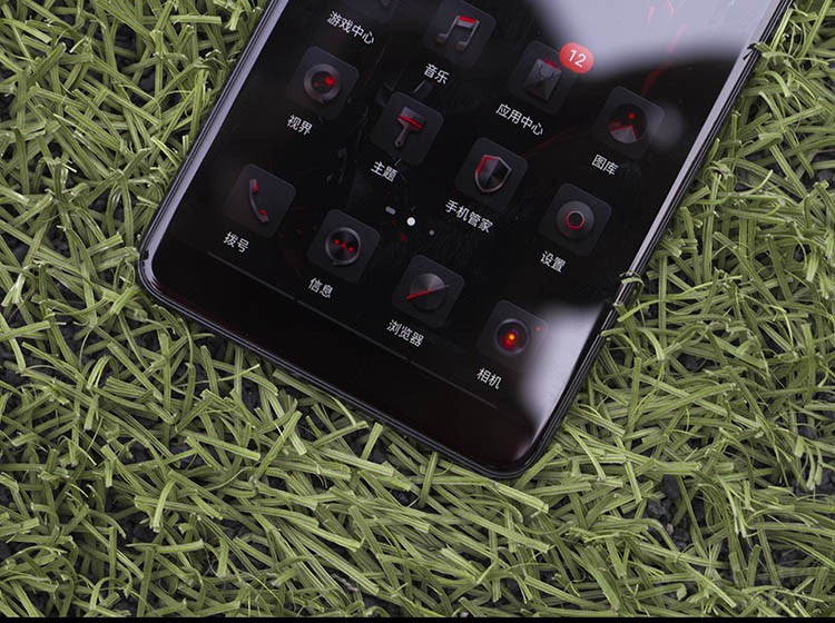 ͬʱ����ħMars�����������10GB�ĳ��������ڴ棬LPDDR 4X��񲻽��ܹ������ݴ�����죬ͬʱҲ��ʡ�磬����һ���û����ԣ�����������10GB�������ڴ�Ҳ�Ǹ��Ҹ��ķ����¡�