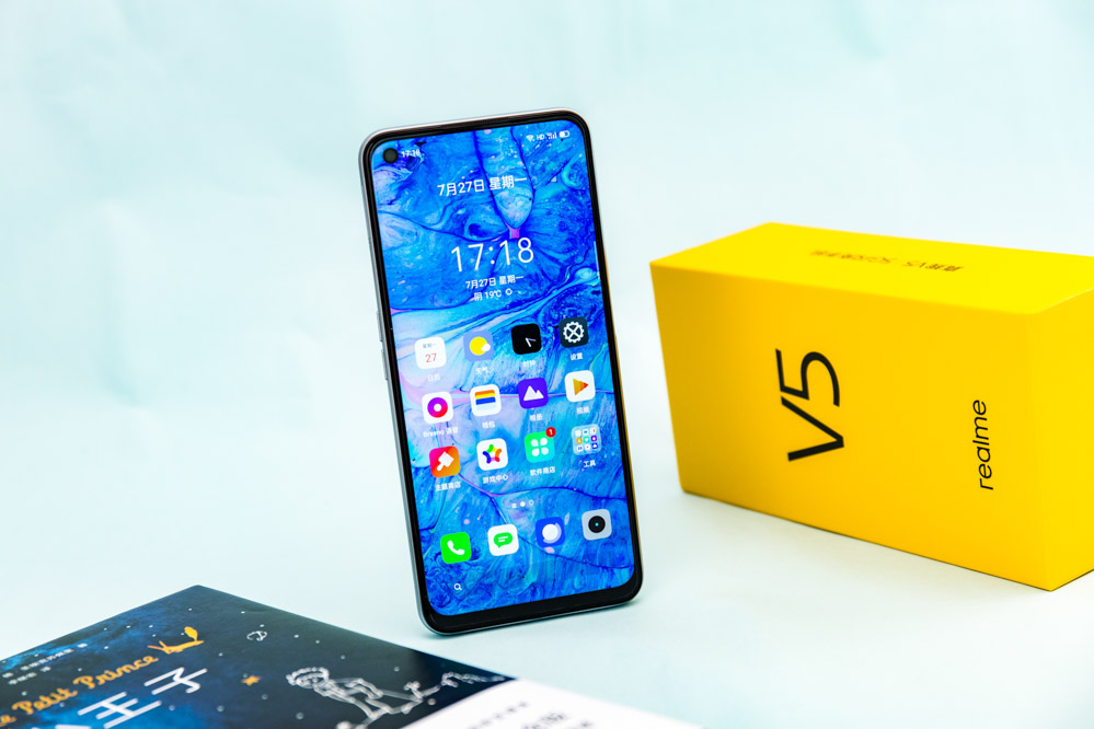 realme V5ĻߴΪ6.5Ӣ磬Ļ20:9ΪLCD߿ǳխˡ°͡΢һ㣬߽ڵȾࡣ