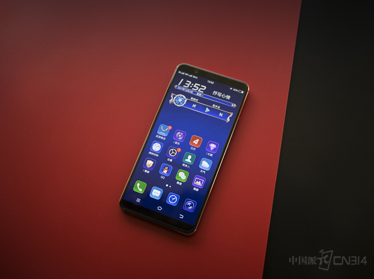 vivo X20��Ϊvivo�׿�ȫ�����ֻ���������һ��6.01Ӣ���Super AMOLED��Ļ��֧��Ϩ��ʱ����ʾ�Ĺ��ܡ�