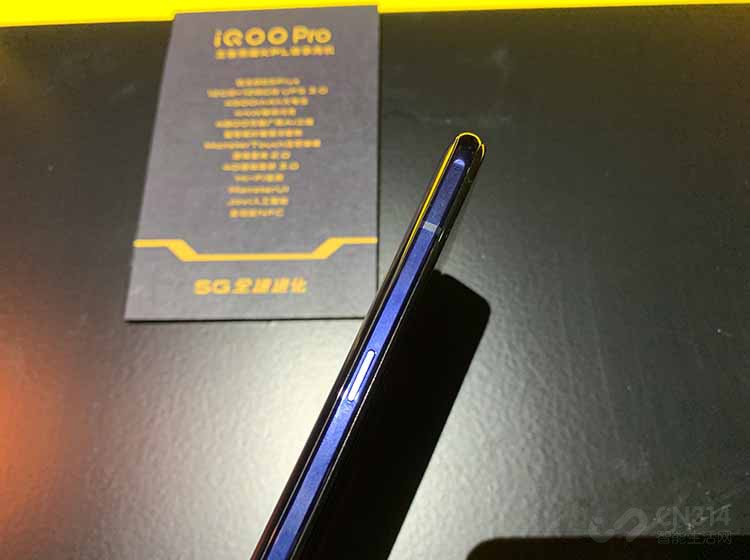 iQOO Pro�����������������������������������������4500mAh��ͬʱ��������44W��Super FlashCharge��䣬����Ϊ�����ܵĴ������Լ�5G�����ṩ�����������ʱ����