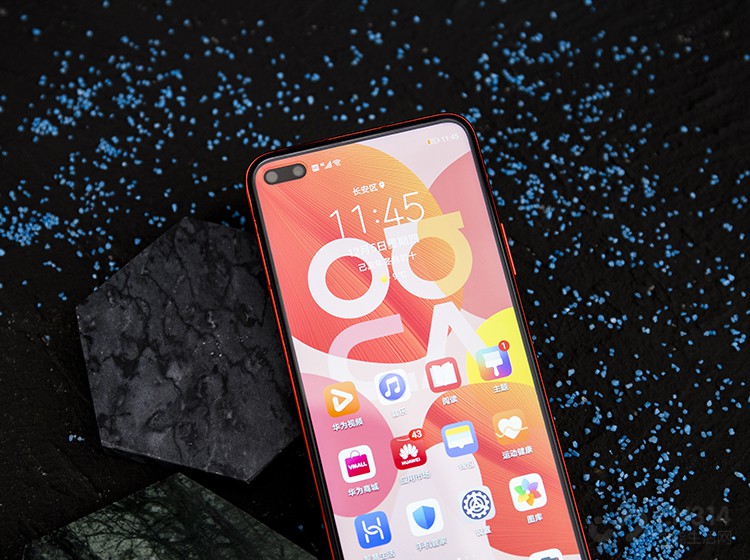 ��Ļ�������Ҳ������˫����ȫ��������Ʒ������ϳ�խ�߿�����������ż��ߵ���ռ�ȱ��֣��Ӿ������ʮ�㡣