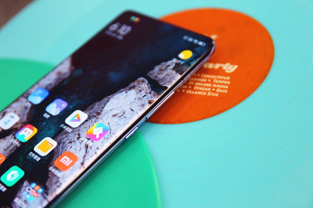 ˵ĻĲ͸Ǿޡ1500nitȡ5000000:1Աȶȡ2Kֱ120HzˢʣʹĻʾɫʸϸḻڿӰʱøӾ顣ͼпԿĻʾ൱ޣҺ޿УͬʱĻԵЧҲرԡ