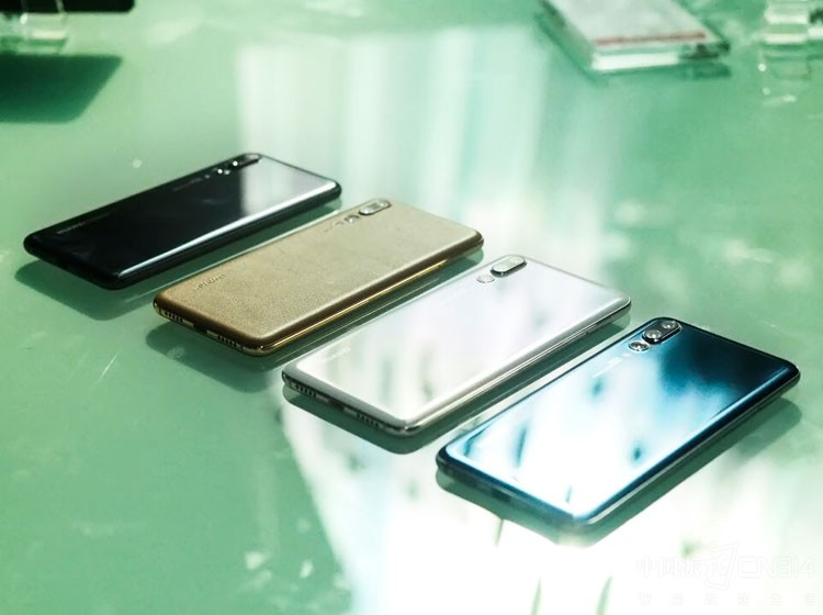 8��31�����䣬�ڵ¹�IFA 2018չ���ϣ���Ϊ�����˻�ΪP20 Pro������ɫ��������Ҳ����9��5�գ����Ŀ�����ɫ�汾�����ڹ���¶��������Ŀ��