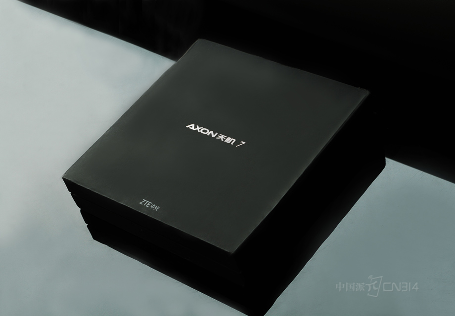 ����AXON���7��Ϊ��ϵ�еڶ����������չ�ֳ�������Ʒ�ƶ��ڸ�Ʒ������Ĳ�и׷�󣬻򽫳�Ϊ�߶��ֻ��г�����������Ҳ�����Ŀ�Դ���