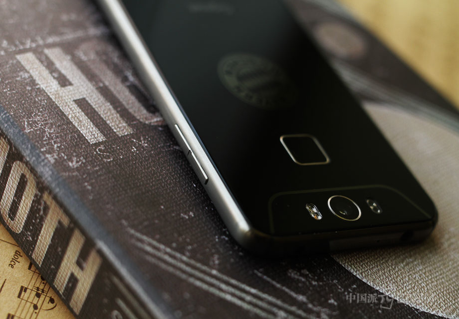 �����п�Ϊ�������ʣ��п���ȥû�о�����ɫ�������߿�ӵ��3.5mm������׺ͺ��ⷢ����