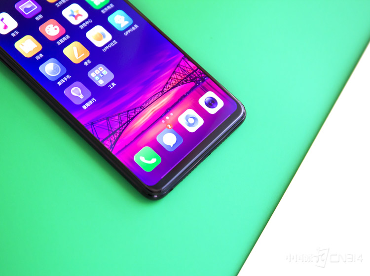 �����²���ʹ�����Ƚ���COF�������°�ֻ��5mm������ϳ�խ�߿������������ʹ���Ŀ��������һ��R11s������4.35%��