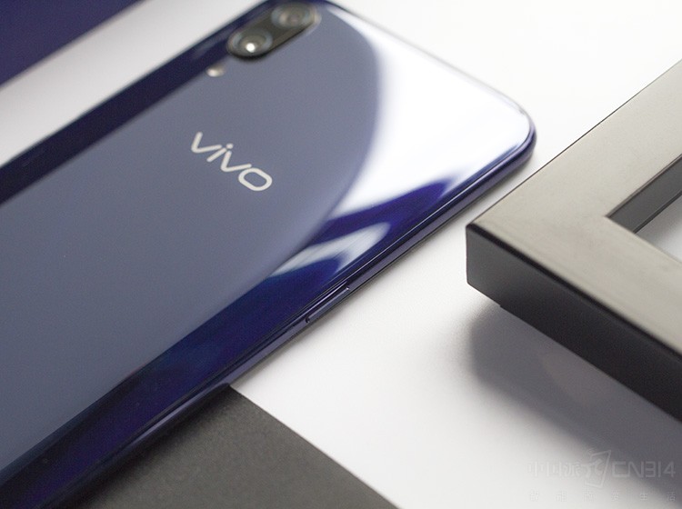 ���������ع�����������׹⣬5000��Сʱ��������չ�ּ�����·���ó����ԻõĽ���ɫ������ڹ���Ź�����ޱ仯��ʱ�еĲ��ɶ��塣