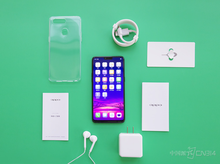 �����µ���в𿪺󣬿��Կ���OPPO R15����������൱��ȫ�������и��͵Ķ������ֻ��ǡ����룬����֧��VOOC�����ԭװ�������