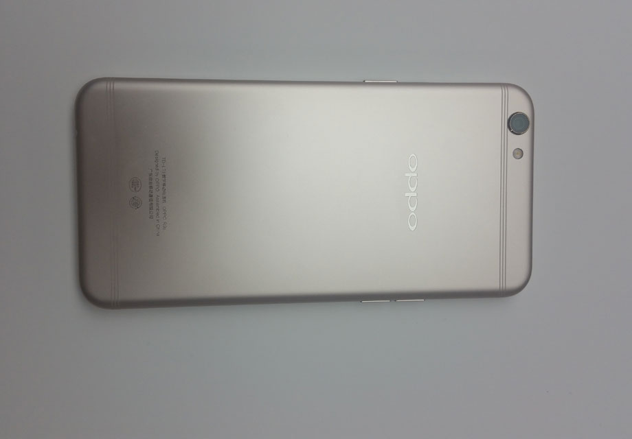 OPPO R9s�����ı仯��Ϊ���ԣ�������΢�����ߡ���һ��R9�ġ��״�����ͬ����OPPO R9s������3������ֻ��0.3���׵����ߡ�6��΢�����ߵ������R9��Ƚ�����60%�������Ľ���ռ����ߵ��˿ֲ���98.8%��������������һ���������ֻ�������һ���ԡ�