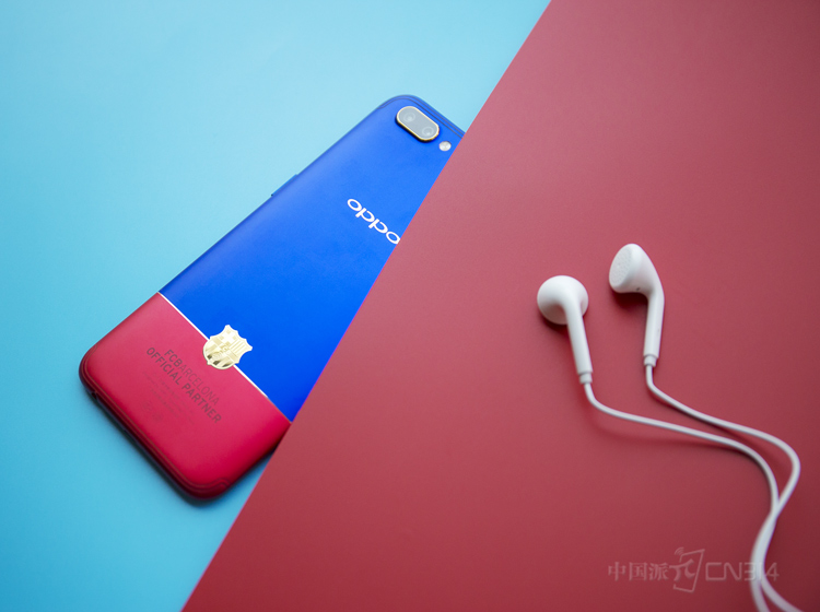 ��Ƕ�ڷָ��ߴ���18K������ӻ������ڶ����ݳ�Ʒ�ƹ�Ӧ�̣����������˰����ĺպ�ս������ҫ��ʷ��Ҳ���������Ļ������Ӿ��»��á�