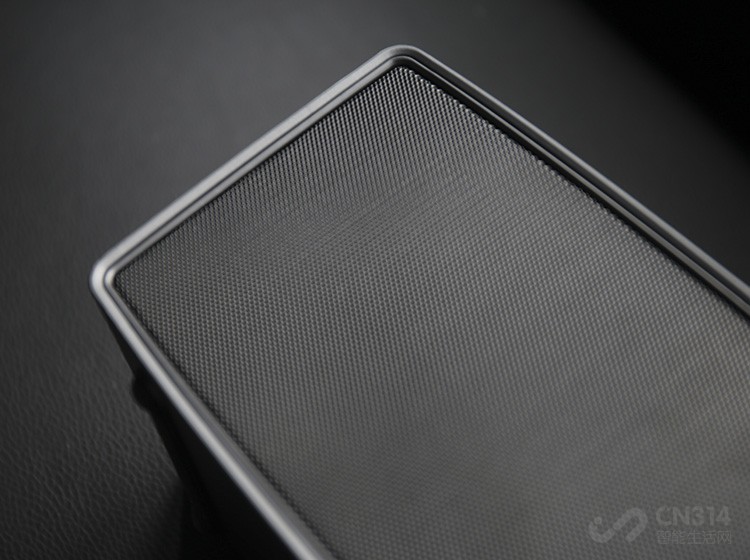 MAX�����������������ⲿ���񣬵�����3Ӣ��ĳ����������Լ�2000CC��ߴ����䣬MAX�������ϵı��ֿ�Ȧ�ɵ㡣��������Ȼ�ٷ��ƻ�������˫��Ƶ���󱻶���Ĥ������ʵ��������������Ƶ��Ǳ����Ȼ�����