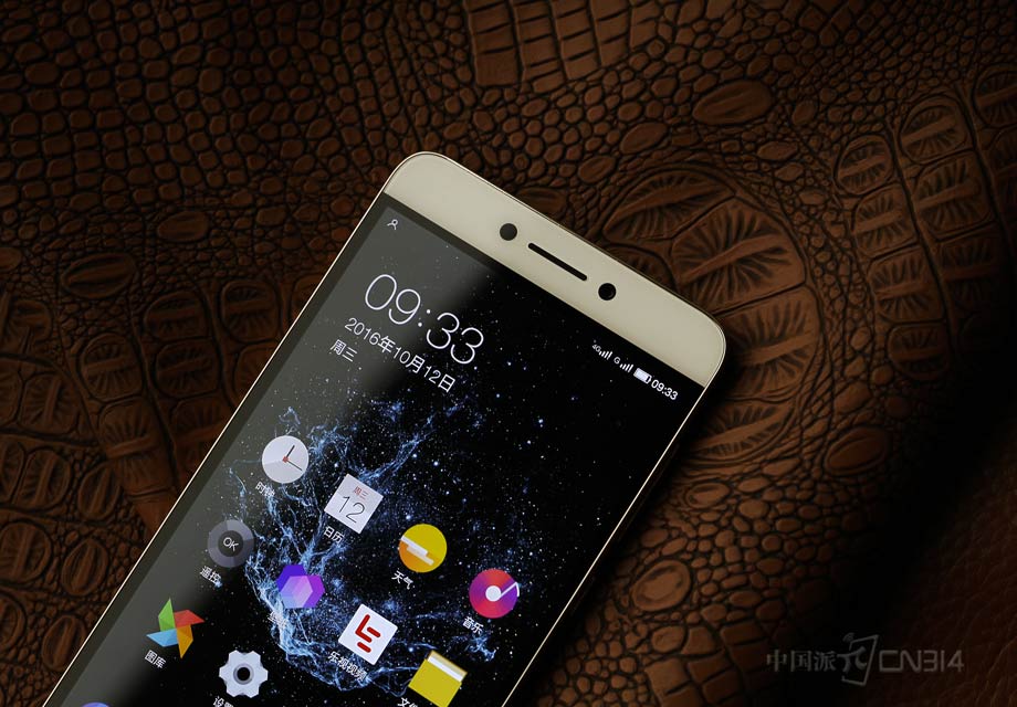 ���Ž�cool1 dual��̬�ֻ�������5.5Ӣ��1080p����Ļ����Ļ����ΪTFT�����ü���ΪIPS����Ļ�������ܶȴﵽ��401ppi���߿����Ϊ3.16mm����ռ�ȴﵽ��73.35%����������ɫ�ʱ��Ͷ��ϻ����ڿ��ӽǶ��ϣ�cool1 dual��̬�ֻ�����Ļ�����ֲ��ס�cool1 dual��̬�ֻ�����Ļʹ���˿��������ɲ������߱�NDR��������������������һ����������