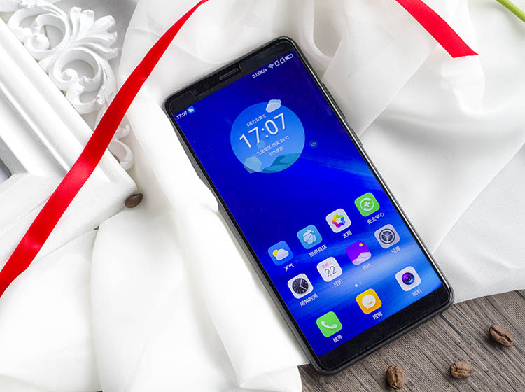 ��Ȼ��λǧԪ��������ȴ�����˸�ͨ����660 AIE�������������6GB+128GB�Ĵ洢��ϣ�������Ϸ����׷�絳��ʹ������