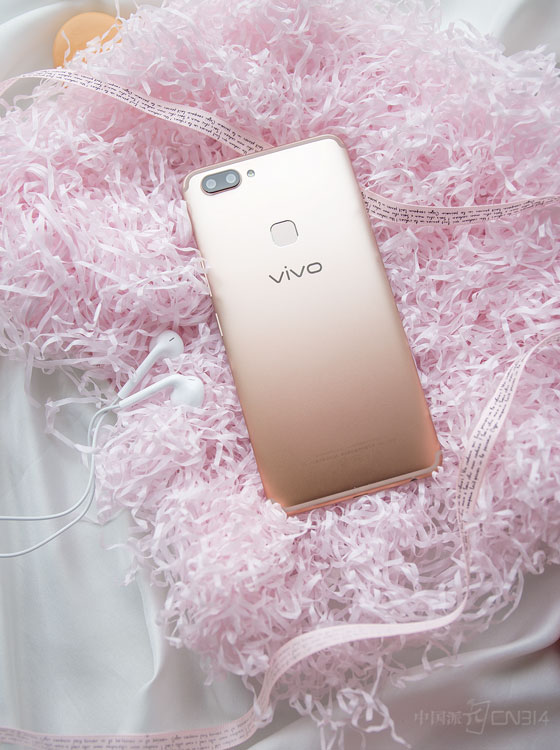 ��������ɫ�λ÷����ǰ������õ�����ɫ��ȫ��һ�������ǰ����ֲ�ͬ��ɫ��ϳ������λ÷ۣ�����Ů��ʹ�õķ۵��أ�