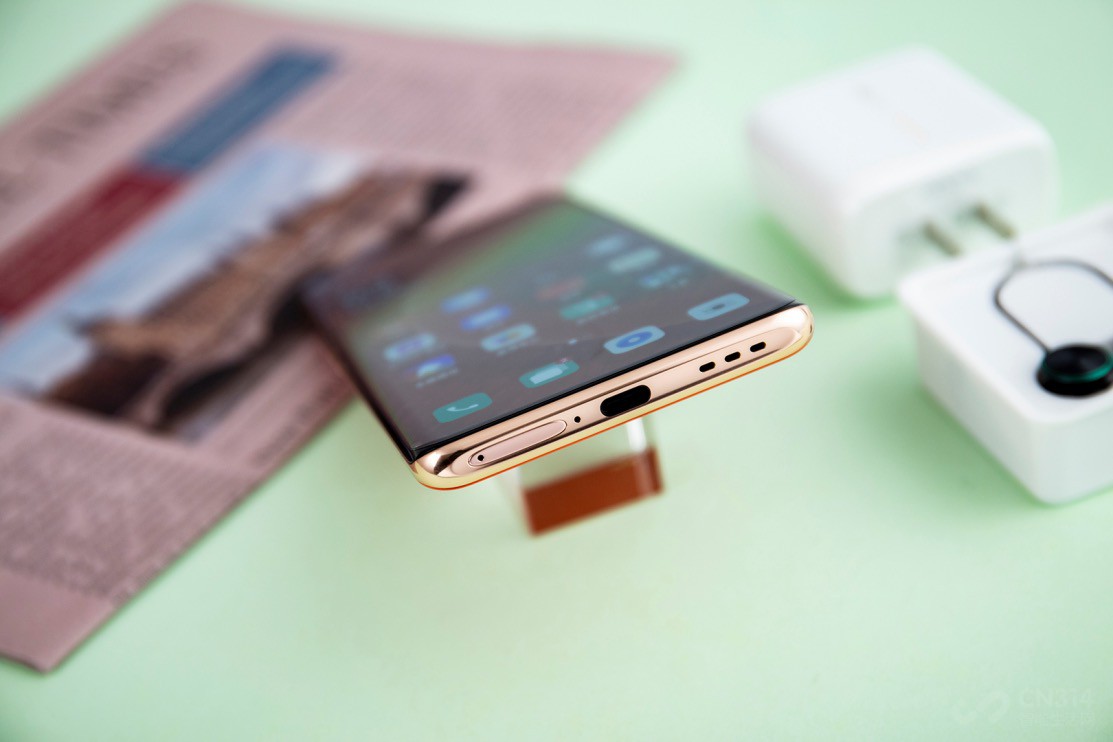 OPPO Find X2 Proȡ����3.5mm�����ӿڣ�������USB Type-C���ӿڣ����ö����͵ײ�˫��������ƣ����������ʱ��ֶ�ʮ�ֳ�ɫ��������4260mAh�ĵ�أ���֧��65W SuperVOOC 2.0�������䡣