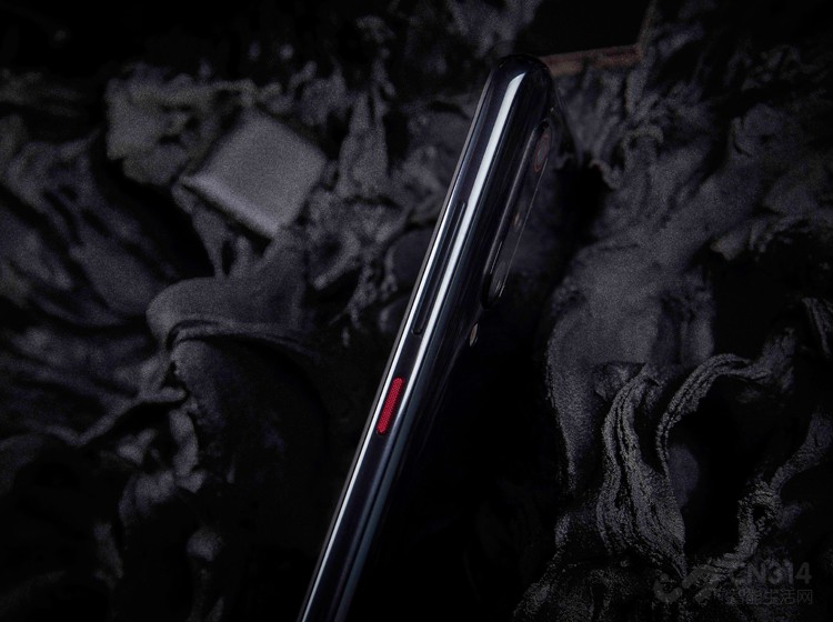 ������Ҫ��5G���棬С��9 Pro 5G����ʵ��5G��n41��n78��n79��Ƶȫ���ǣ��Ӷ�ʵ��������5GѸ���������顣�ڲ�����5G�����4G��ʮ�౶������100�׸����3���ӣ�����˵�ǵ���ʯ����ٶȡ�����Ŀǰ5G��û�п�ʼȫ���ռ������������١������ӳٵ������Ѿ����������˽⣬��δ��5G�����д�Ҽ������鵽��