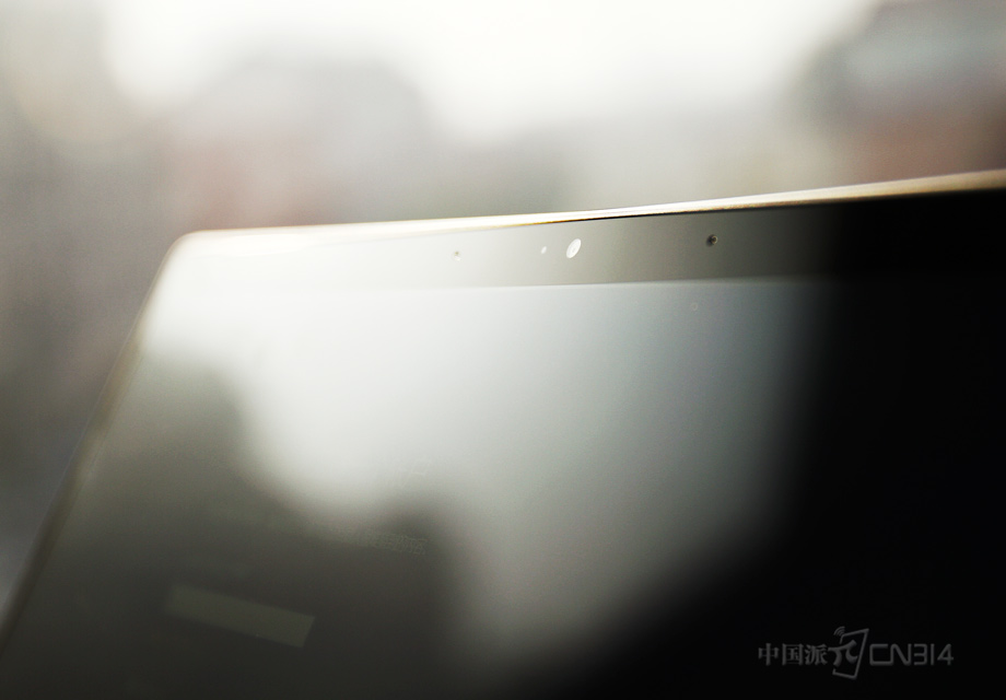 ���ʼǱ�������1080pȫ������Ļ������Windows 10��ͥ���İ�ϵͳ������������ĻΪ����IPS��Ļ����������Ҳ�Ͳ��ɱ����ˡ�