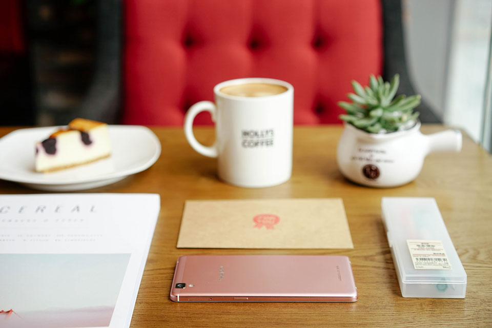 ֻ�á��Ⱥø��á������ݿ����Ѳ�������������������Ĳ�Ʒ����Ҫ���ĵؾ�����������OPPO R7s����Ҳ�Ų��£���Ϊ����ĺܰ���