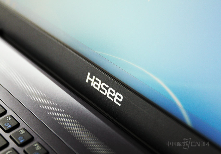 ��Ϊһ��15.6Ӣ��Ĵ�����Ϸ����������������Ƶ�ս��K660D��������2.5Kg��������󲿷�ͬ�ߴ��Ʒ��Ȼʧɫ��