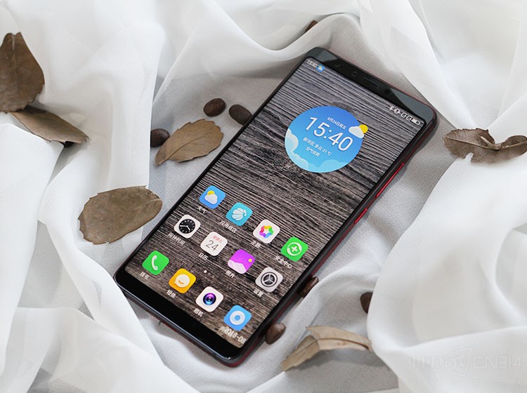 �������������ᣬ�ֻ�Ҳ����÷�������ǵ�θ�ڲ����ܵ����ޡ�Ϊ�����»����и��õ���ֵ��N7 Proӵ��ɺ��������觺�������ɫ��������觺���ɫ�������Ƚ���NCVM��ն�Ĥ�������գ������ʸ�ʮ�㣻ɺ������ɫ�������մɹ���ĺ�ɫ��ĥɰ�ʸеĺ�ɫ�����ںϣ��ھ����ޱȵ�ͬʱҲ��¶��һ�ֱ��ŵĸо���ͬʱ��2.5D˫�沣��������п�Ľ�ϸ����������������ָ��ϻ����Ӿ��϶��ܳ�ɫ��