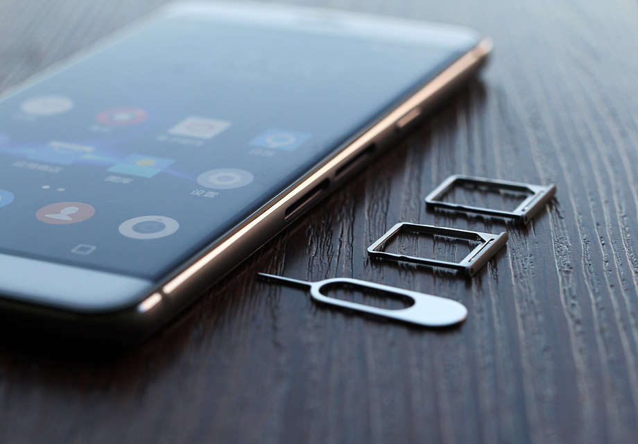 �û�ӵ���������ۣ�֧���ƶ���ͨ˫4G������ʽ������֧��VoLTE��(4G+)������������������֧�ִ洢����չ��