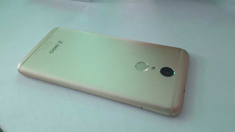 360N4S����������Ϊ��������ť�����������ͷ�ߴ�1600�����أ������䱸��ָ��ʶ���ܡ�