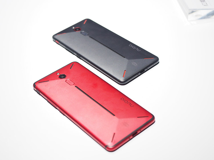 ��������ʯ���������ɫ��Ũ���ĵ羺ɫ�ʡ�