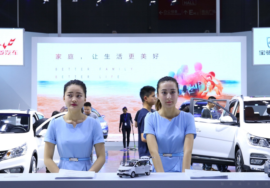 ���һ��ץ�ģ���������ǵ���˿�������ȣ�͸��һ��������֪�������޵е����š�