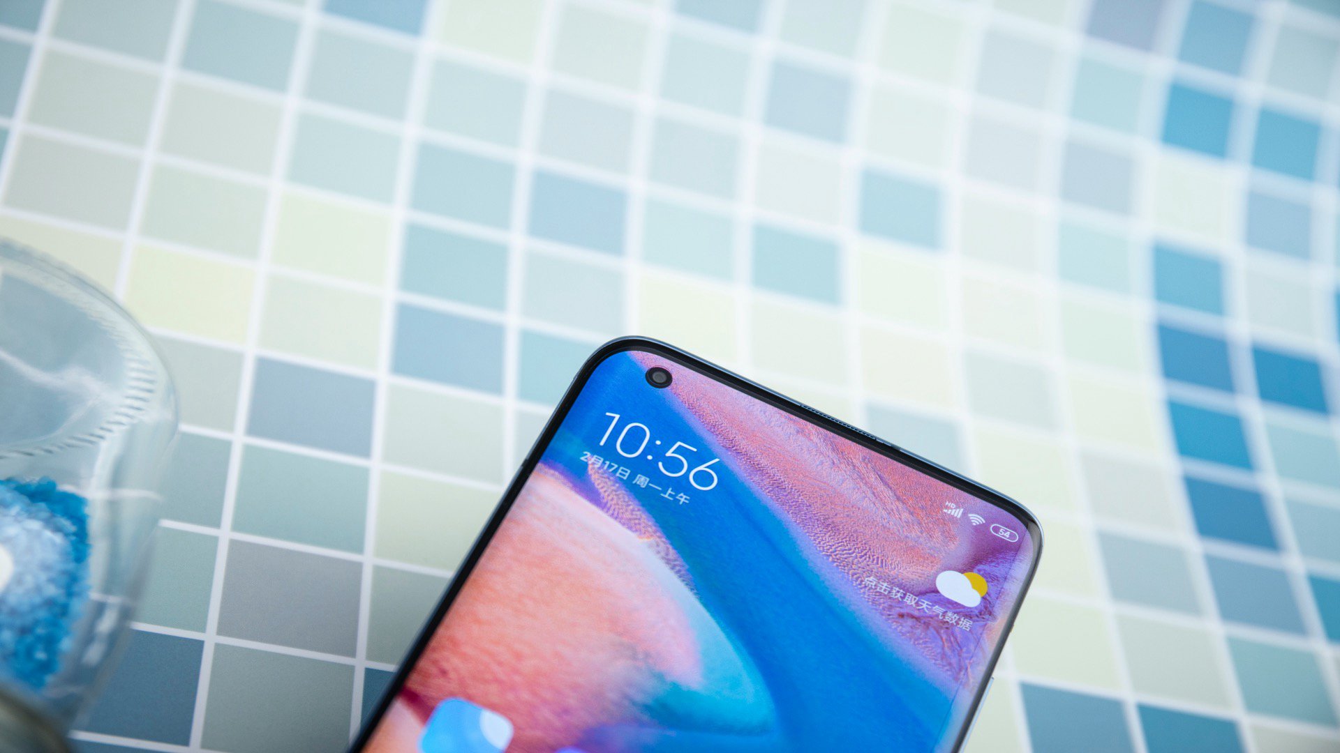 ��Ļ����ӵ��90Hz����Ļˢ���ʺ�180Hz�Ĳ����ʣ�����Ҳ���ճ�ʹ���ֻ�ʱ�������������ͻ�����������Ϸ��ʱ�򶼻��ʹ���߸��õ�һ���۸к�ʹ�����顣����֮�⻹ʹ����ȫ�µ�E3������ϣ�����ܹ��ﵽ1120���ص����ȡ�