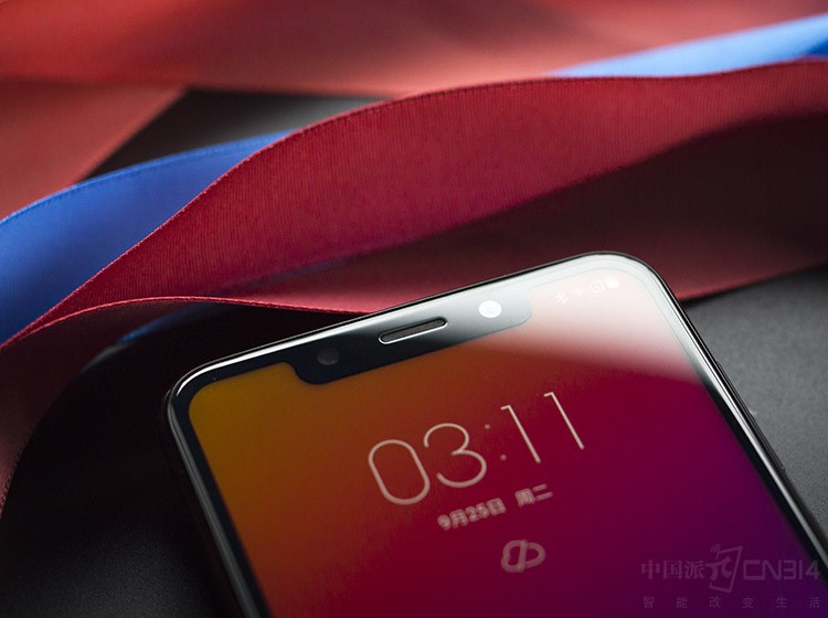 ����������߿����Բ�������˴�������ǰ������ͷ����Ͳ��Ԫ�������ĽǶ�Ϊ��R�ǣ������ǿ���Ӿ�����Ч����