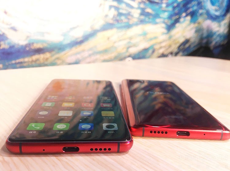 �����ϣ�����������845�ƶ�ƽ̨�����������8GB�ڴ��128GB�Ĵ洢�ռ䣬���ܱ���ʮ��ǿ��������3450mAh��أ�����ʮ�ָ�����֧��9V/2A��18W��䣬����ٶ�Ҳ�Ƿǳ��졣ͨ��ET�����칹���ټ��㣬���CPU��GPU��DSP��ͬ��Ӳ���ܹ�ʵ�����ܵ��ȣ�����ѧϰЧ��������200%�����ܱ��ָ������ۡ�