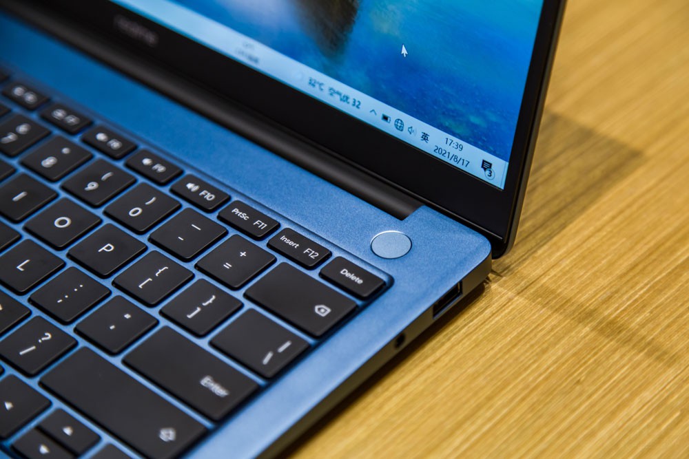 realme BookȫƣĽʸкܹˡϽҲʮӯɰϸĴСrealmelogo˸߹ⷴƣ͹˸ߵСΪʮϣrealme Bookֻв1.5ͬƷǺˡ