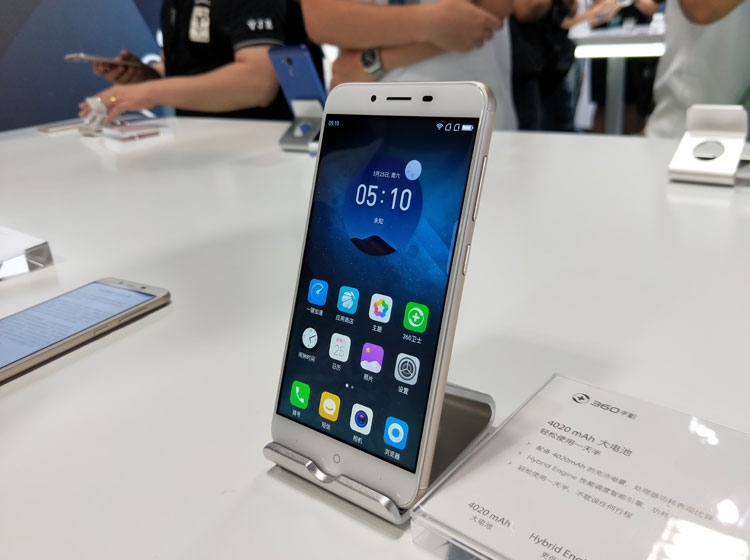 8��31�գ�360�ֻ��ڱ���751 D��PARK��һ�����ٿ��ļ���Ʒ�����ᣬ��ʽ�Ƴ��������ữ�г������»���360�ֻ�vizza���ۼ�Ϊ899Ԫ�����ý���������ƣ��䱸5.5Ӣ��1080P�ֱ���ȫ������Ļ���ﵽ�˵��µ�����ˮƽ��