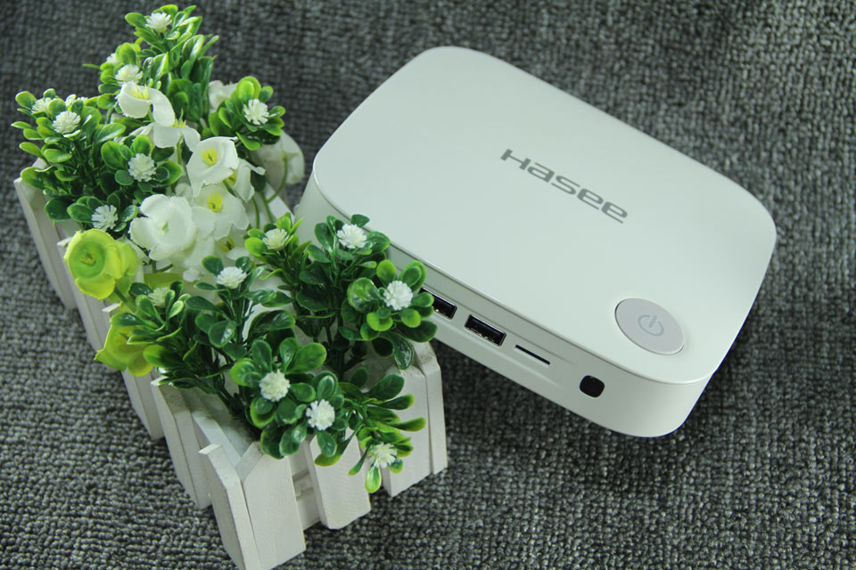 ����ǰ��������USB��ڣ�һ��Micro��ں�һ����Դָʾ��