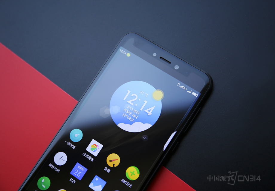 ��Ļ��������������ǰ������ͷ��ͬʱ������������ʽ�����ƺ͹��߾��봫������