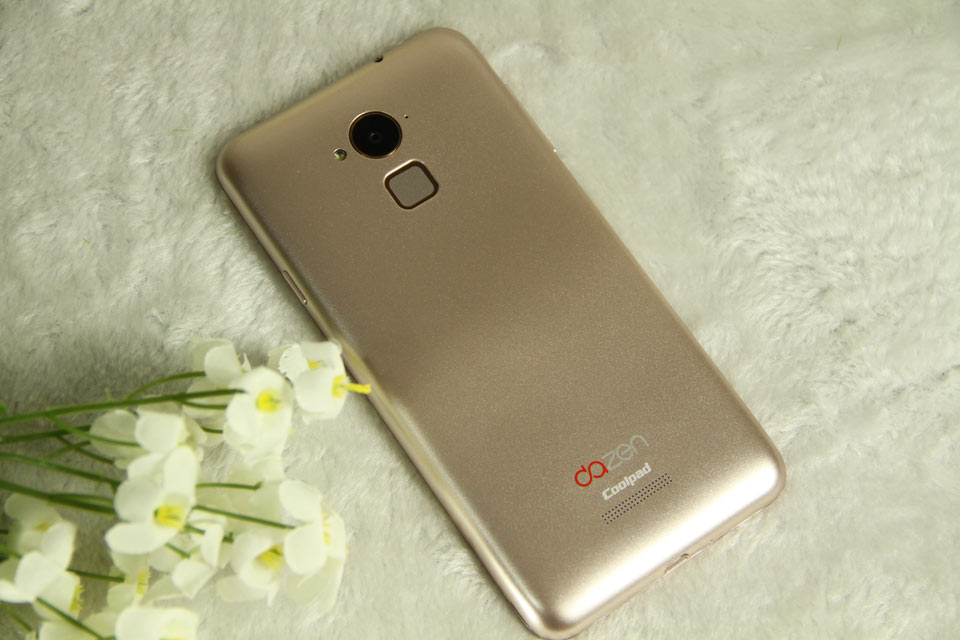 ������ɫΪ��ɫ��������ȻΪ���ϣ�ֻ����������ǰ����Babyskin�ָ��ỻ���˽����ᣬ�ʸ�ʮ�㡣