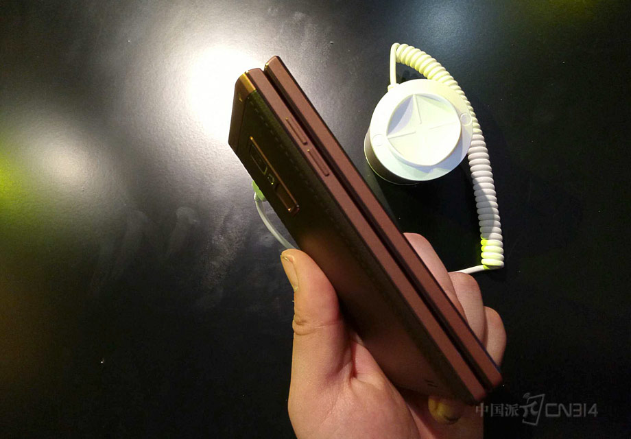  �������W909����������ֱ����Ʒ�񣬱߽�ǡ���ô���Բ����ɴ�������ͷ�����۵�ͬʱ��Ҳ�����˾��ѵ��ճ��ָС���������Ƿֿ����������Ƽ���