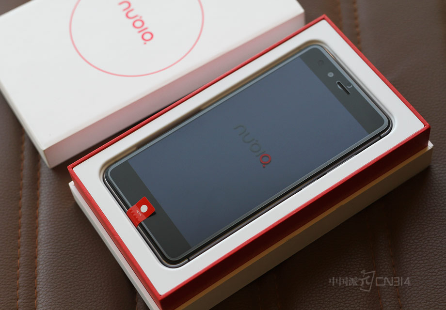 ���ȣ�Ŭ����Z11mini�İ�װ������֮ǰ�ķ���ȫ����ƣ�ת����˰�ɫ�����ķ����Σ���һ����������������ԡ�