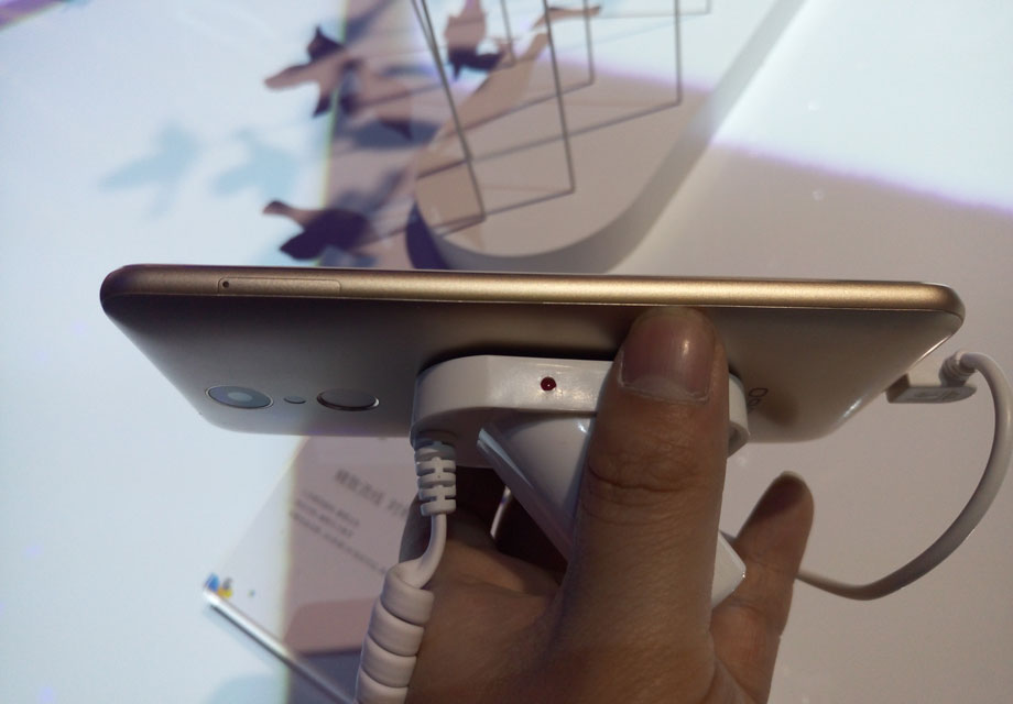 �ֻ������п��´�ĥ�����ǹ⻬Բ��